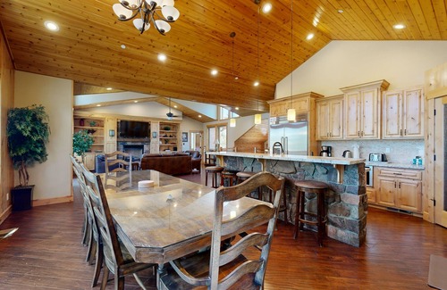 Montgomery Estates House | Big Bear Lodge with Hot Tub, Sauna, Game Room, Decks & 4 Fireplaces