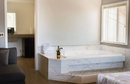 Big Bear Lake House | Big Bear Spa Suites