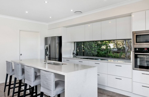 Banksia Beach House | BIG CANAL FAMILY HOME w POOL, PETS OK