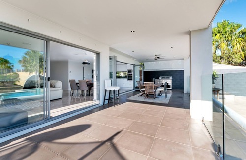 Banksia Beach House | BIG CANAL FAMILY HOME w POOL, PETS OK