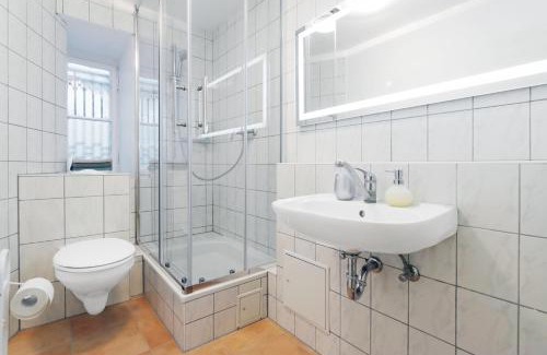 Charlottenburg-Wilmersdorf Apartment | BIG CENTRAL CITY APARTMENT