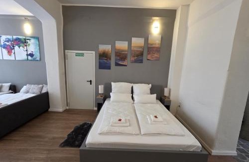 Nippes Apartment | Big, comfortable, 11min Central Station, 14 people