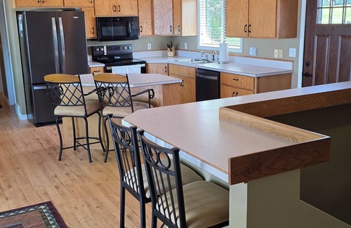 Audubon House | BIG CORMORANT 3 bedroom house with WiFi, AC. 4th bedroom lakeside with A/C.