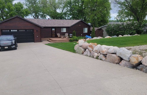 Audubon House | BIG CORMORANT 3 bedroom house with WiFi, AC. 4th bedroom lakeside with A/C.