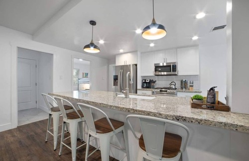 Citrus Heights House | BIG Family Home - King Beds - Pool