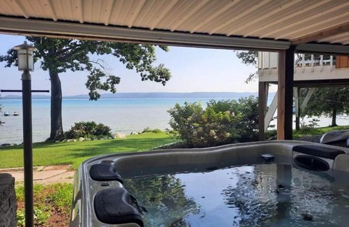 Glen Arbor House | Big Glen Lakefront in Glen Arbor