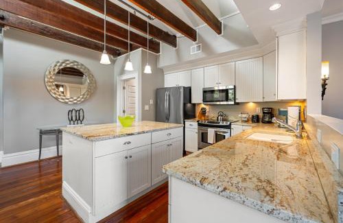 Historic District - North House | Big Groups! Walk To River Street Bars Shopping 1-4