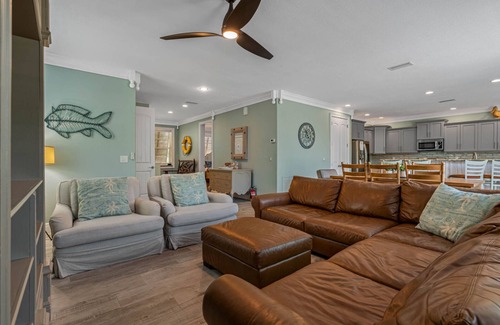 Holmes Beach House | Big Luxury 6 bdrm, Pool, Spa, Bikes, Kayak, Reviews, Beach!