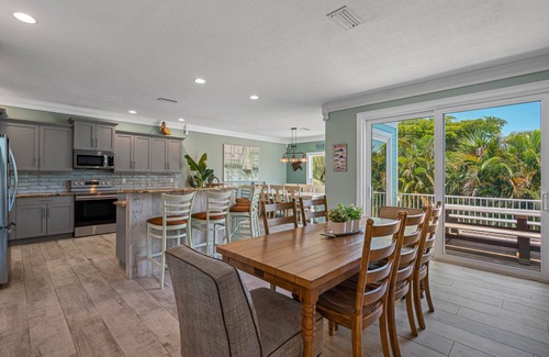 Holmes Beach House | Big Luxury 6 bdrm, Pool, Spa, Bikes, Kayak, Reviews, Beach!