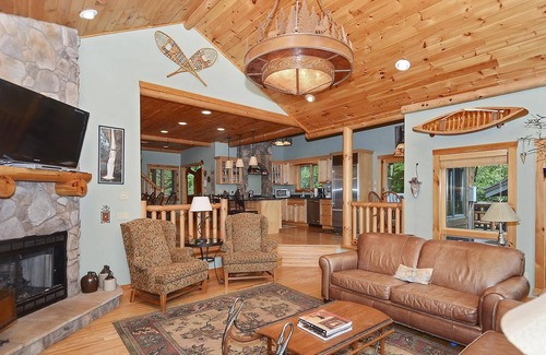 Timberline House | Big or Little this Bear is sure to become a family vacation favorite.