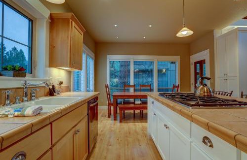 RiverWild House | Big Pine Home on Deschutes River Trail