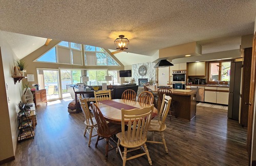 Canadian Lakes House | Big Red Lakefront Getaway & Golf Retreat at Canadian Lakes