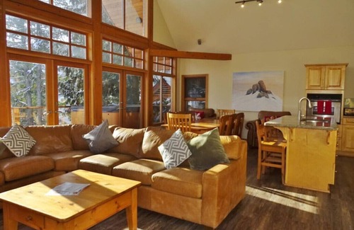Rossland House | Big Red Lodge Red Mountain