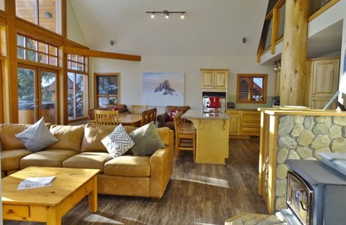 Rossland House | Big Red Lodge Red Mountain