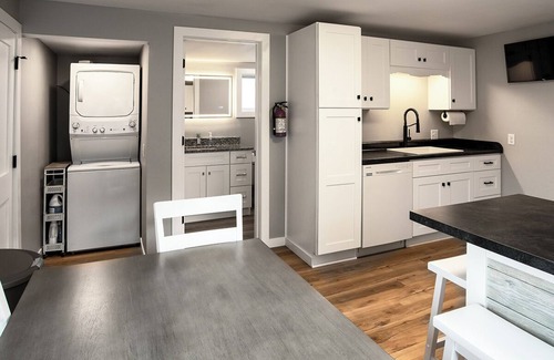 Winona Cottage | Big River Escape Parkside Bungalow