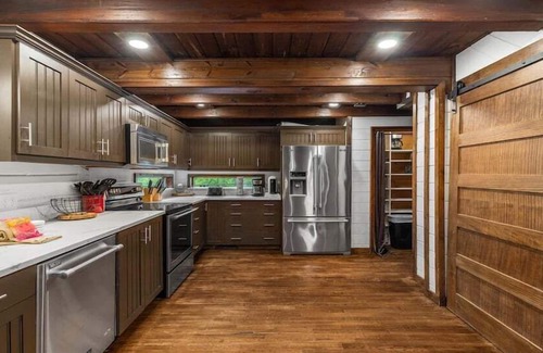 McCaysville Cabin | Big River Family Retreat - Luxury Creekside Getaway | Outdoor Kitchen & Pavillion | Screened in Porch