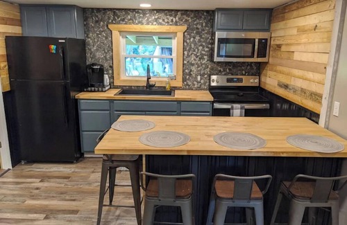 Linesville Cottage | Big Sky Cottage, Quiet, Relaxing Retreat