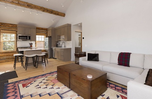 Big Sky Cabin | Big Sky Vacation Rentals: Cowboy Cabin 13 Derringer
