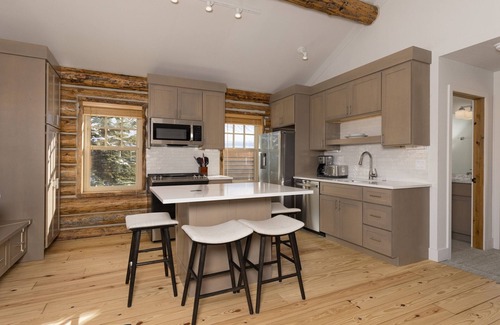 Big Sky Cabin | Big Sky Vacation Rentals: Cowboy Cabin 13 Derringer