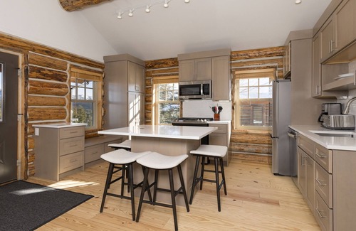 Big Sky Cabin | Big Sky Vacation Rentals: Cowboy Cabin 13 Derringer