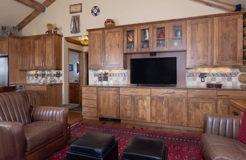 Big Sky Cabin | Big Sky Vacation Rentals: Cowboy Heaven Cabin 13 Bandit