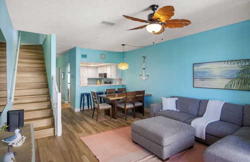 Island Estate House | Big TH w Pool, Hot Tub & Short Walk to the Beach! 30+ Day Rental