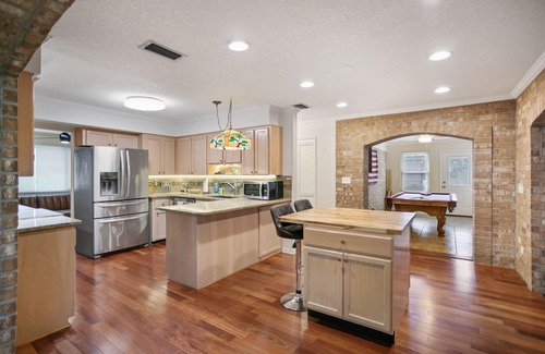 Isle of Palms House | Big Wheelchair Accessible Home Close to Beach/Mayo with Zen Den and Fenced Yard