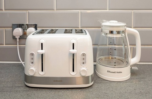 Kennington House | BigHouse·Family·Garden·HugeTV·2Baths·FullKitchen