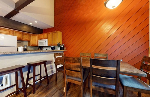 Majestic Pines Condo | Bigwood 63 Cozy Mountain Home, 1 Car Garage, Close to Eagle Lodge by RedAwning