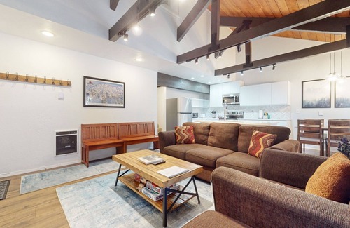 Majestic Pines Condo | Bigwood 63 Cozy Mountain Home, 1 Car Garage, Close to Eagle Lodge by RedAwning