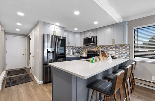 South Lake Tahoe Condo | Bijou at the Lake - Amazing lake front complex!