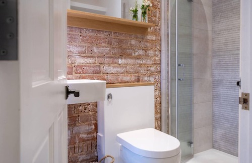 New Forest District Cottage | Bijou Cottage in central Lymington location