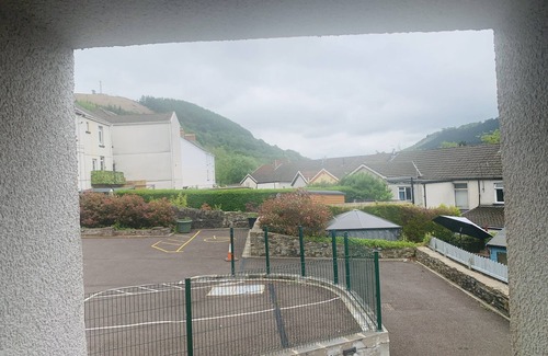 Merthyr Vale Cottage | Bike Park Cottage Sleeps 5 with Pet