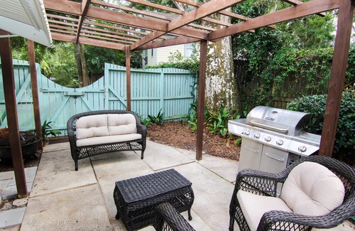 Saint Simons Island Cottage | Bike to Beach, Pier & Hotspots! Fenced Yard, Geat Location!