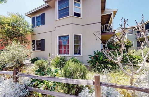Venice Apartment | Bike to Venice beach 2BR, renovated parking