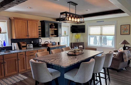 South Hero House | Biker's Paradise! 4 bedroom home in Champlain Islands near bike path and lake