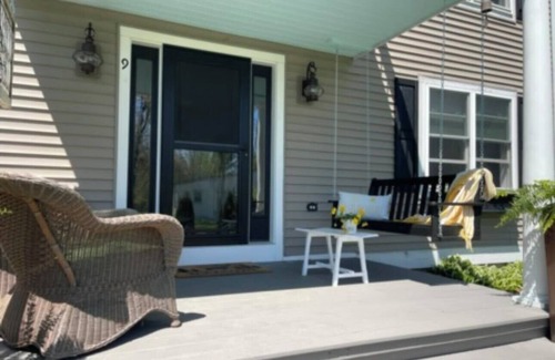 South Hero House | Biker's Paradise! 4 bedroom home in Champlain Islands near bike path and lake