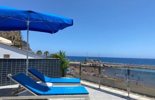 Playa de Mogan Apartment | Billy's Beachfront Apartment with pool access