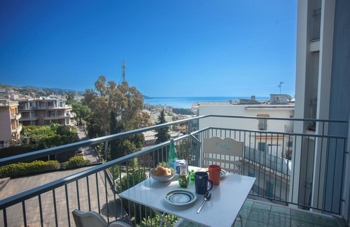 Sanremo Apartment | Bilocale Vista Mare con Piscina, Sanremo, Italy