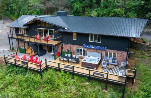 Skyland House | Biltmore Forest Retreat Sauna Hot tub Game Rm