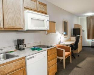 South Bend Hotel | Birch Hill Suites - South Bend
