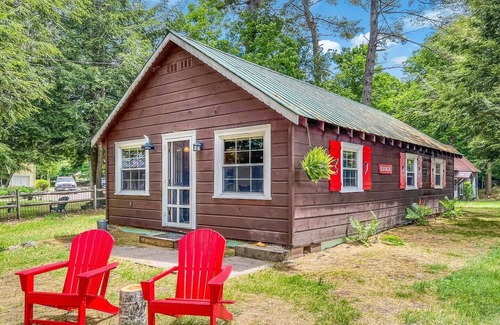 Inlet Cottage | Birchside Cottage at The Birches on 4th Lake, Old Forge/Inlet