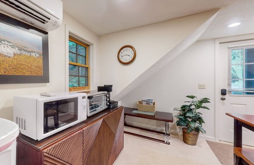 Hendersonville Cottage | Bird House | Nature Lovers Paradise | Patio & Direct Trail Access