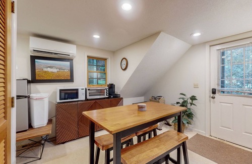 Hendersonville Cottage | Bird House | Nature Lovers Paradise | Patio & Direct Trail Access