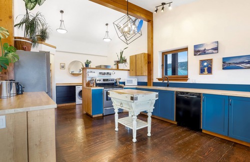 East Kootenay House | Bird Island Chalet