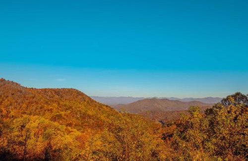 Saluda House | Bird's Nest cabin at Cabin Fever in NC