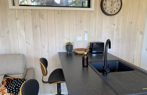 Kumeu Cabin | Birdhouse Retreat on Boord, Kumeu