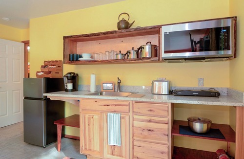 Snohomish House | Birds' Nest View: 2 bedroom home apartment with forested walking paths