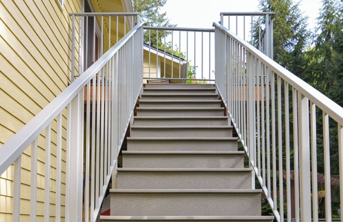 Snohomish House | Birds' Nest View: 2 bedroom home apartment with forested walking paths