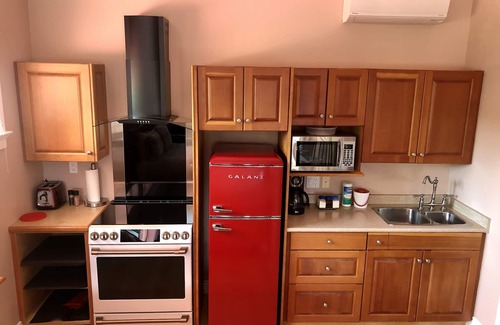 Victoria House | Birds of a Feather Victoria Oceanfront Studio Suites